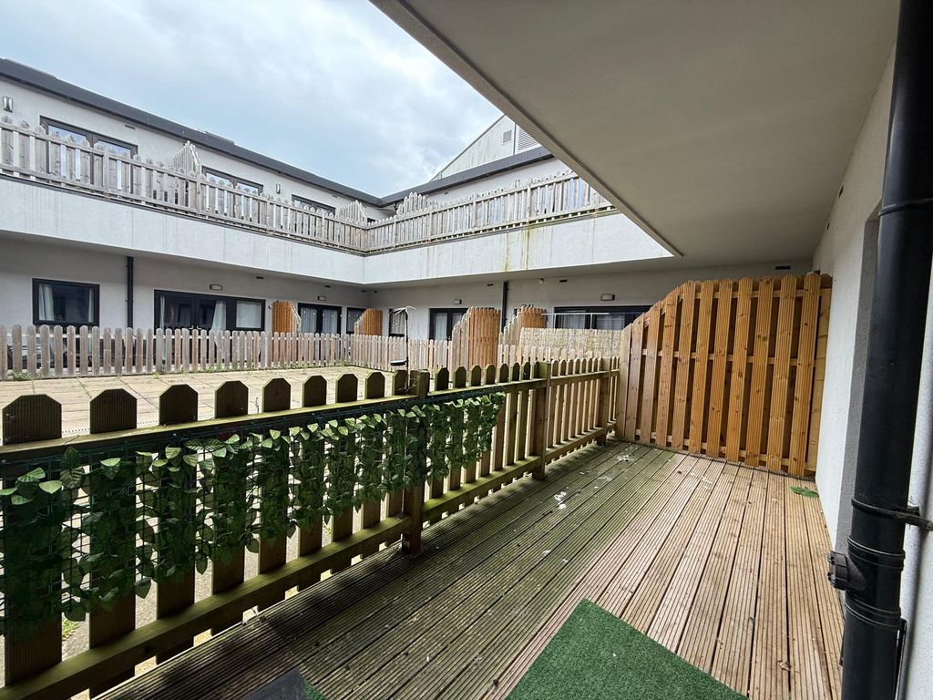 Property photo 1 of 6 Balcony