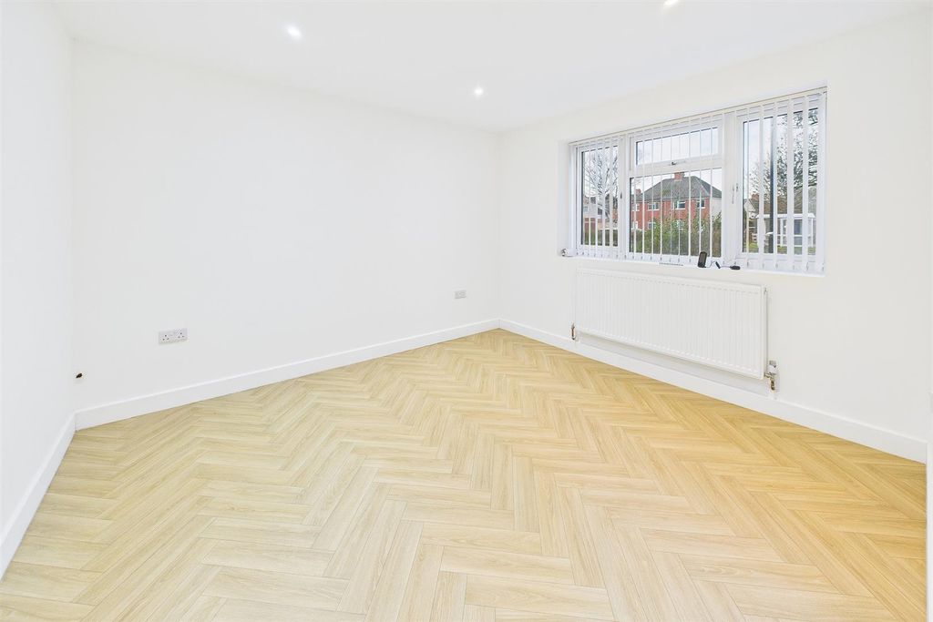 Property photo 1 of 7 Cam03736G0-Pr0218-Still016.Jpg