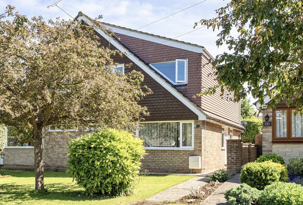 Property photo 1 of 18 1465525-20-6A19c8...