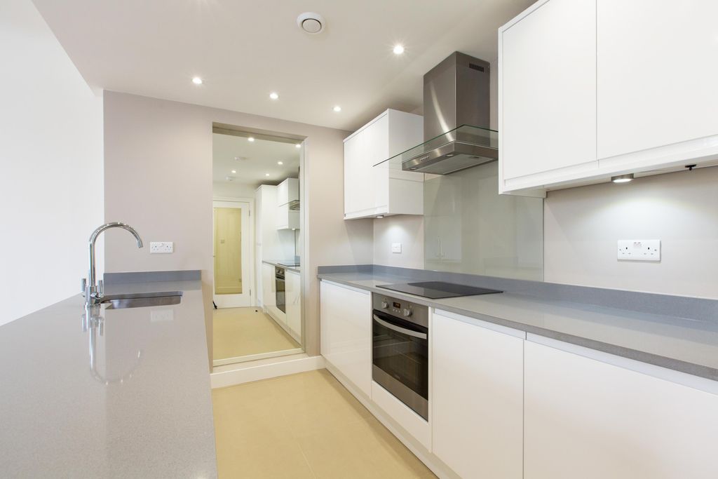 Property photo 3 of 10 Kitchen