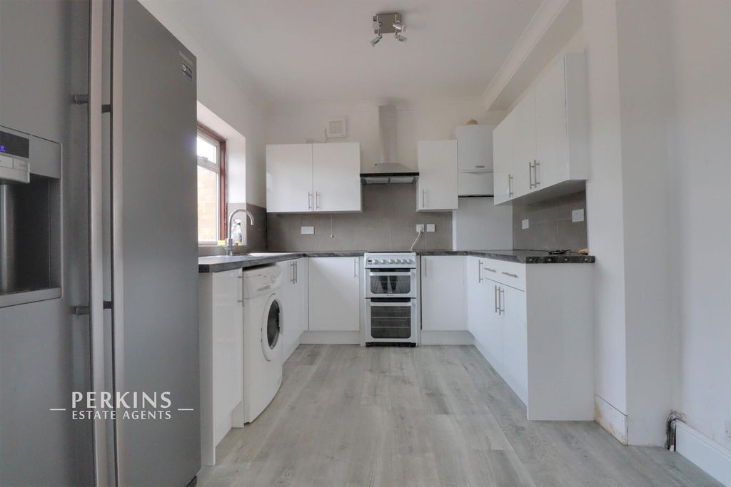 Property photo 1 of 11 Kitchen.Jpg