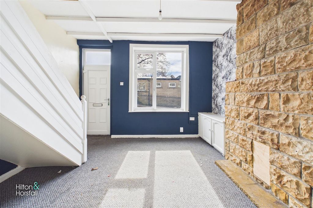 Property photo 3 of 8 Wood Street