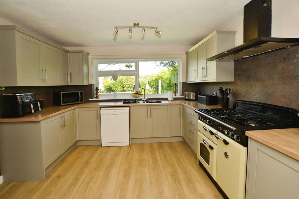 Property photo 2 of 17 Photo