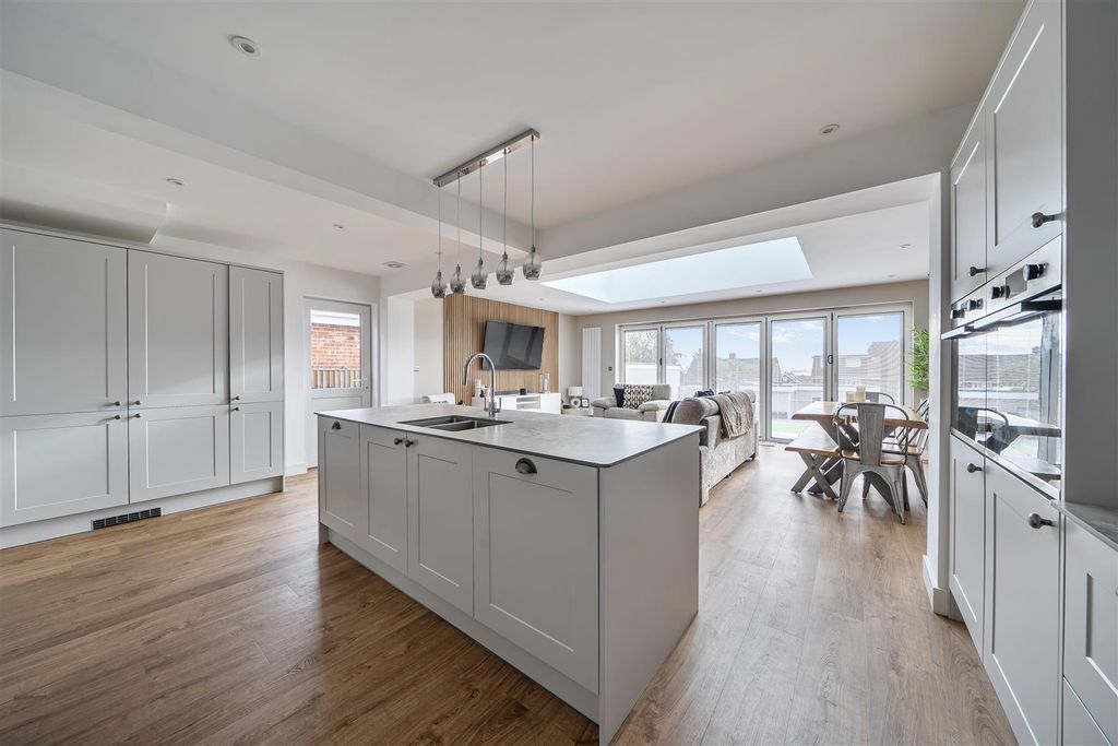 Property photo 3 of 22 1407616-7-6980c47Bec1F6.Jpg