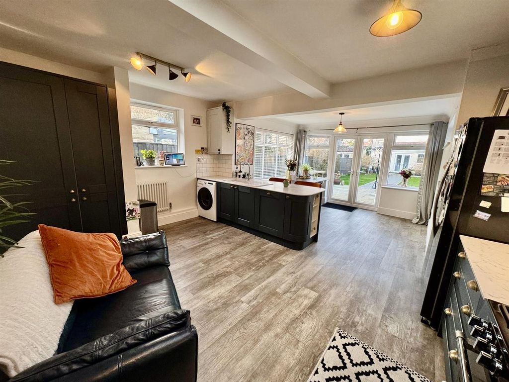 Property photo 3 of 14 32d26398-B18E-416F-B827-43B89c095258.Jpg