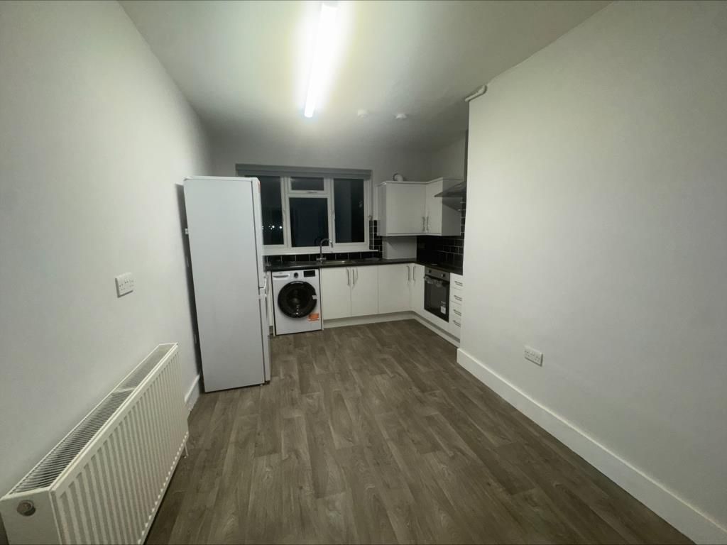 Property photo 1 of 7 Kitchen