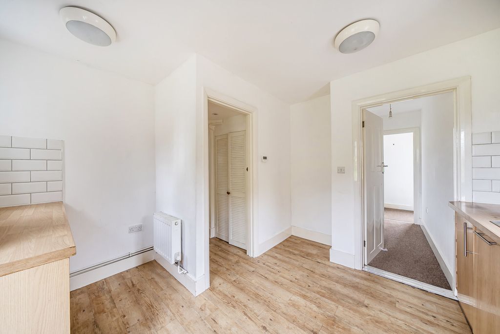 Property photo 2 of 25 1423375-12-69A80c...