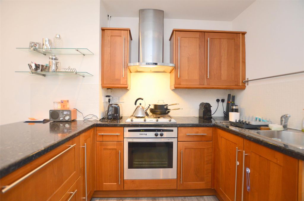 Property photo 3 of 17 Kitchen