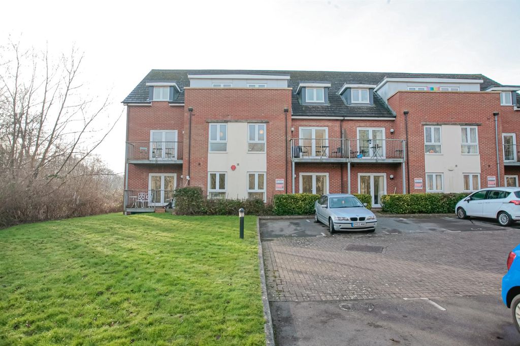 Property photo 2 of 18