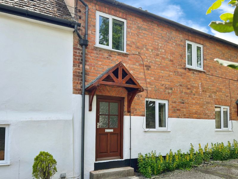 Property photo 1 of 8 Terraced Cottage