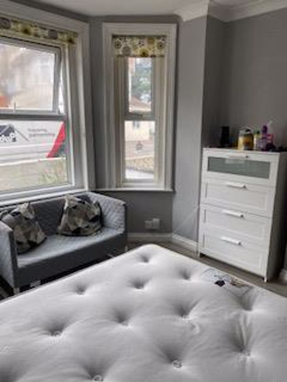 Property photo 2 of 8 Photo 5