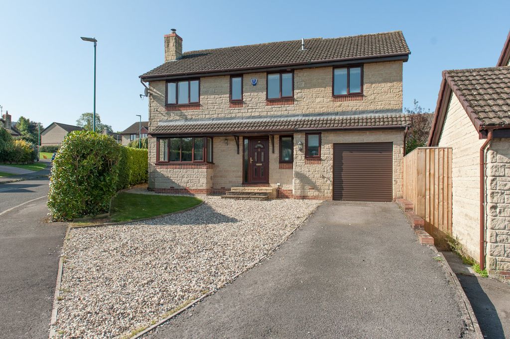Property photo 1 of 16