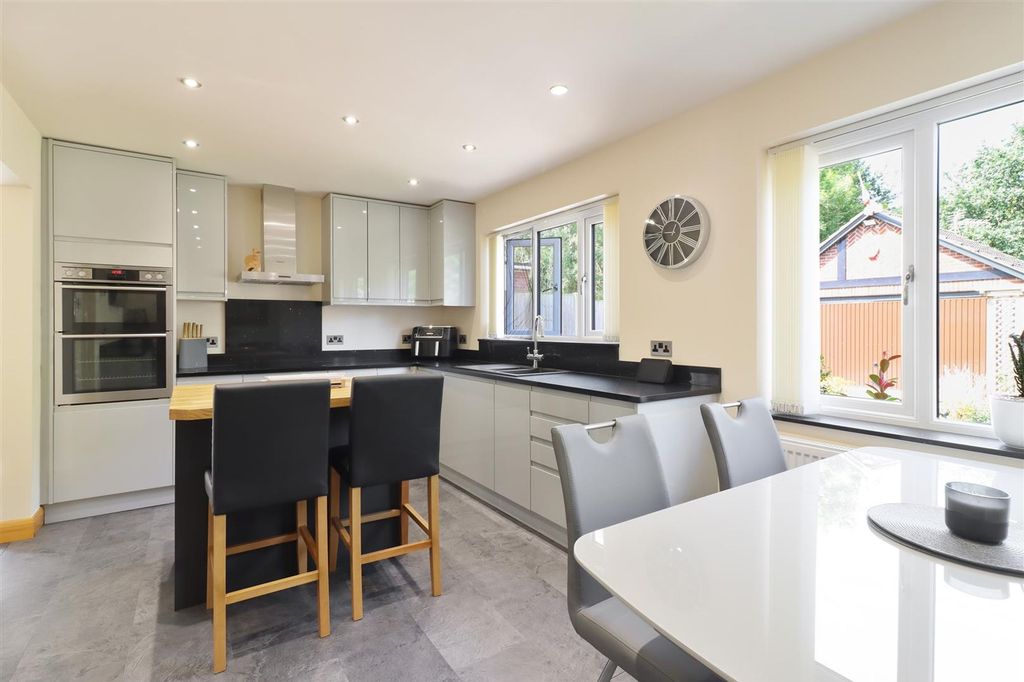 Property photo 2 of 23