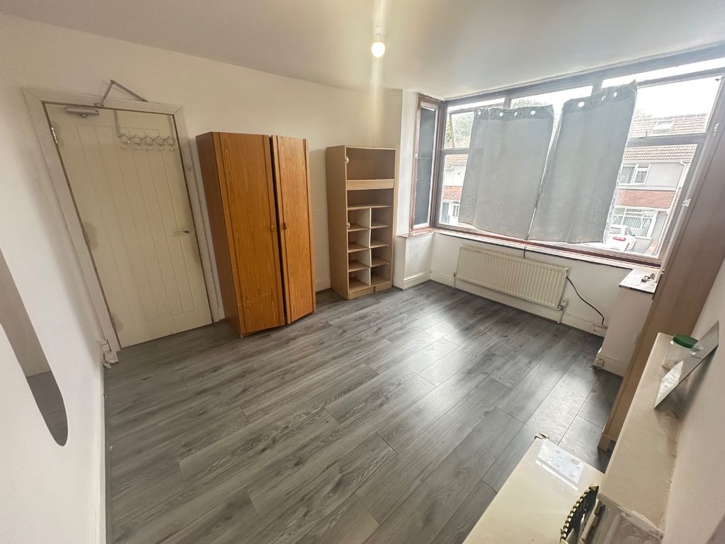 Property photo 2 of 10 5361701