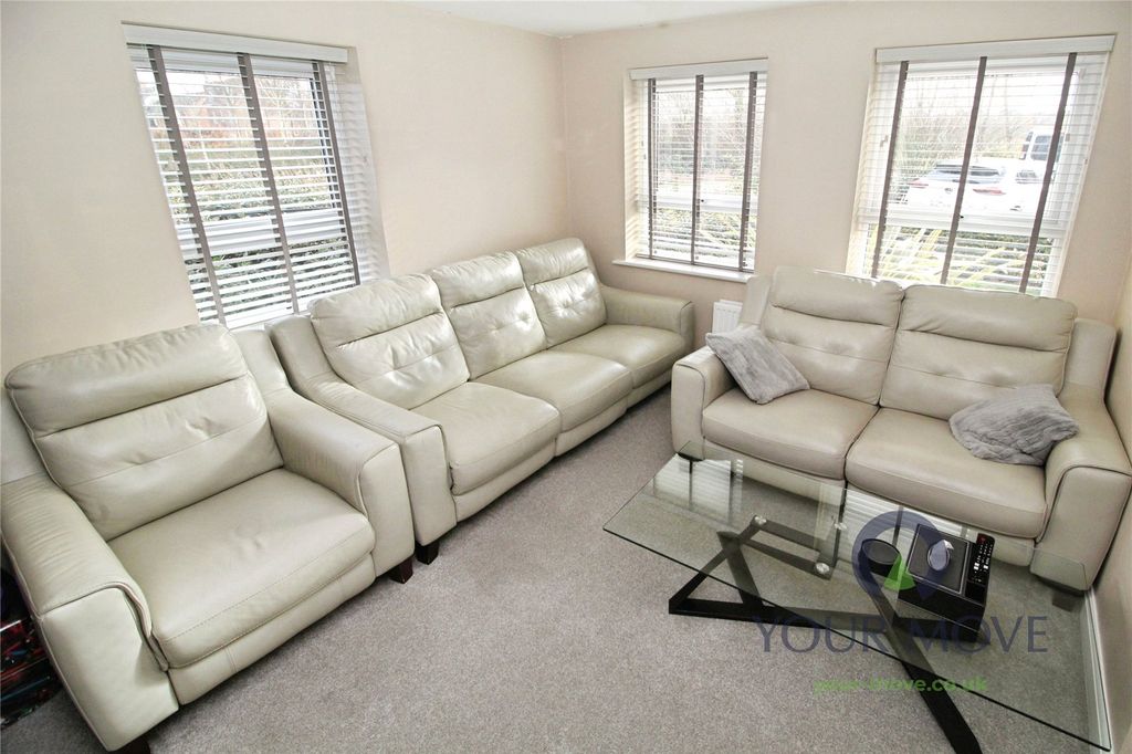 Property photo 3 of 18 Living Room