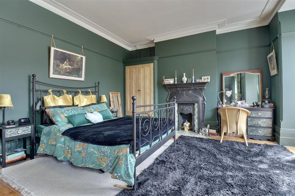 Property photo 2 of 36 E48276Ca-C278-4F26-A7B8-5E2F57D72106_1_201_A.Jpeg