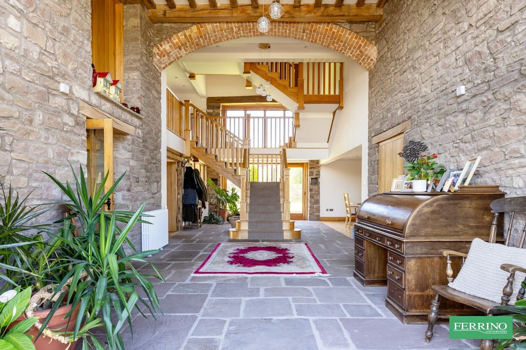 Property photo 2 of 25 Great Hall