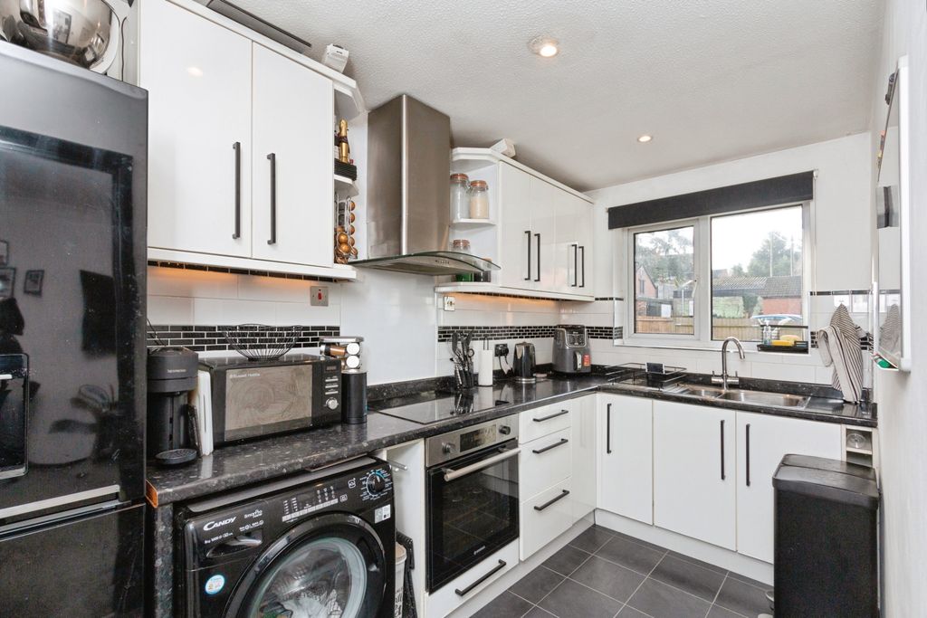 Additional image 5 of 1 bed flat for saleDudley Close, Bordon GU35
