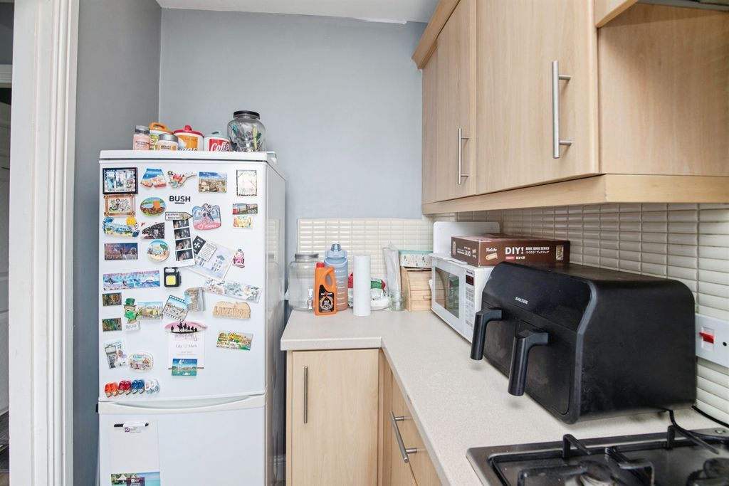 Property photo 2 of 17