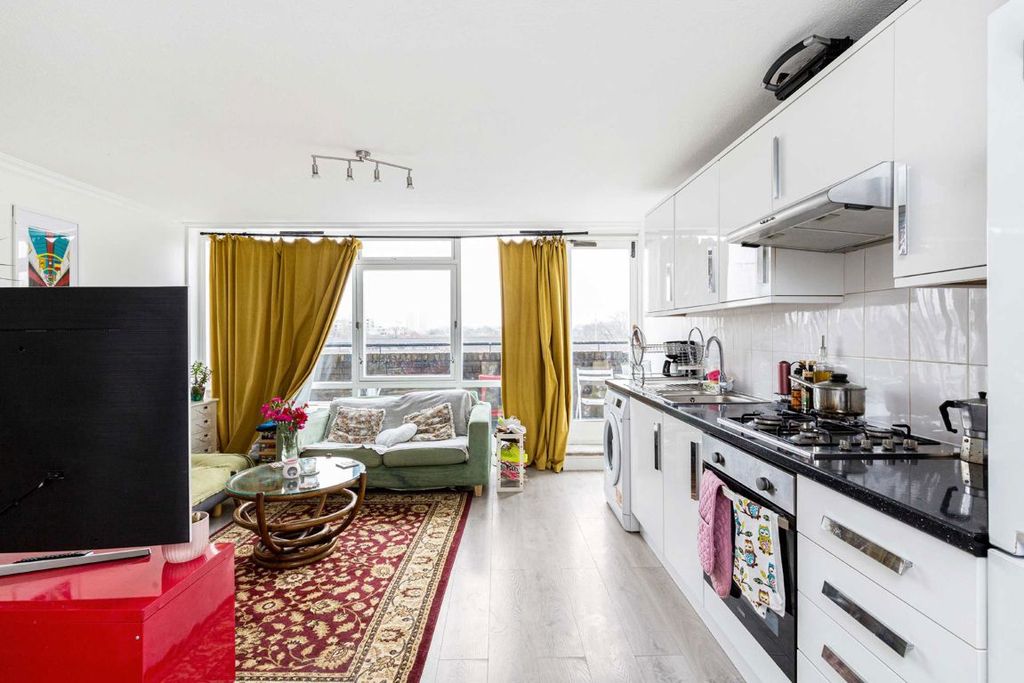 Property photo 2 of 8