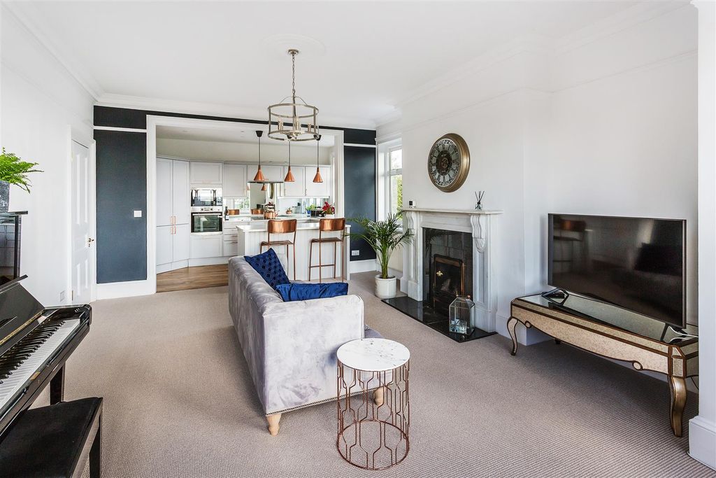 Additional image 21 of 3 bed flat to rent23 Warwicks Bench, Guildford, Surrey GU1