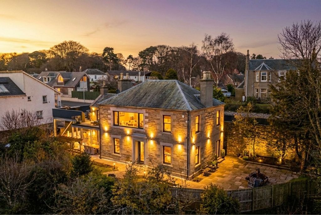 Property photo 1 of 28