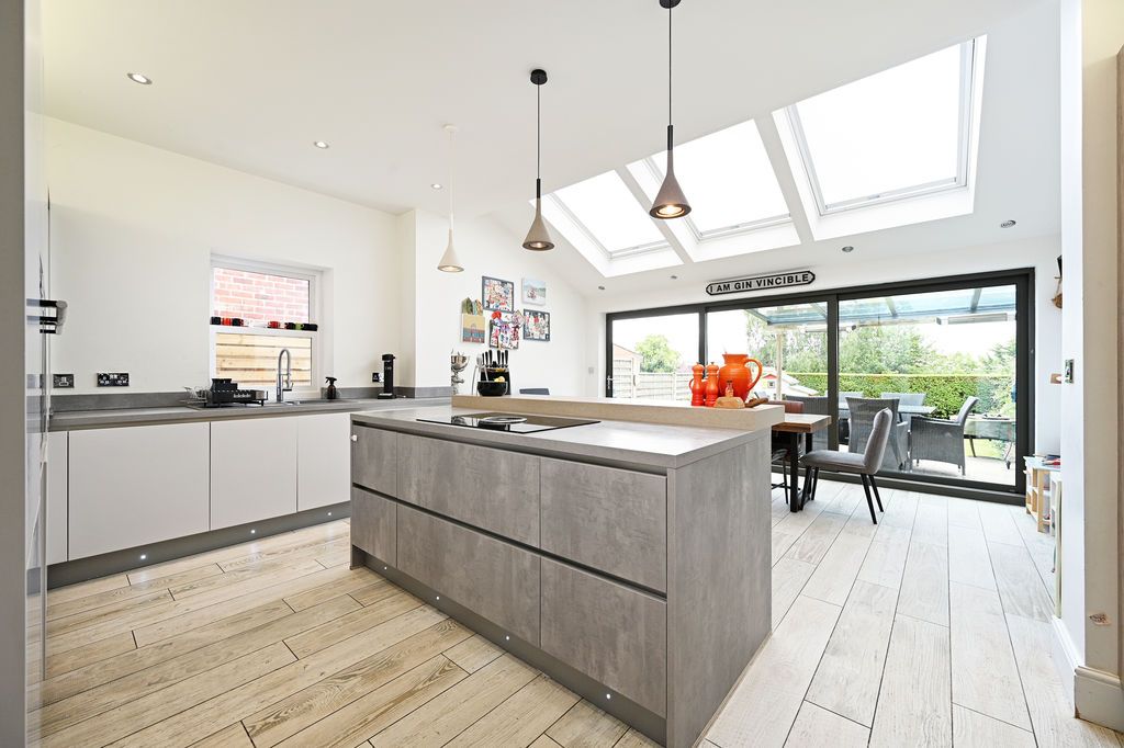 Property photo 2 of 24 Dining Kitchen