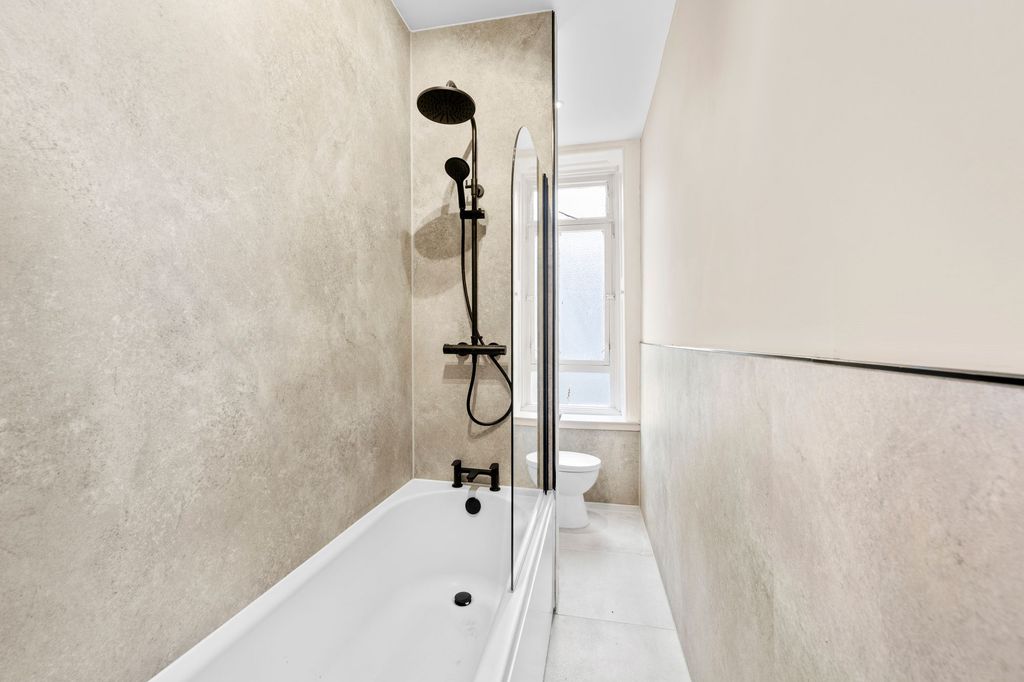Property photo 3 of 11 Bathroom