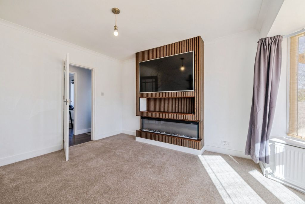 Property photo 3 of 22 6208503
