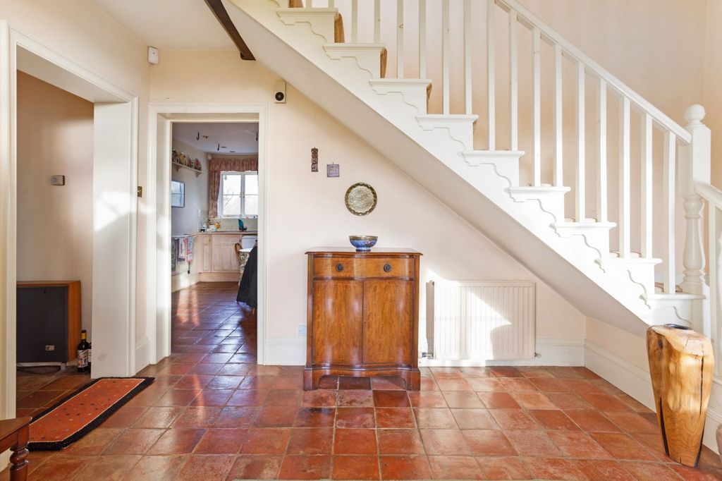 Property photo 3 of 23 Entrance Hall