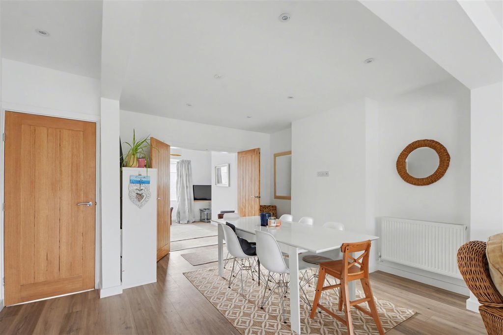 Property photo 3 of 23 Open Planned Living_3.Jpeg