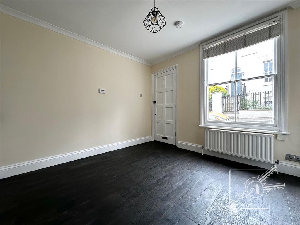 Property photo 3 of 17 Living Room