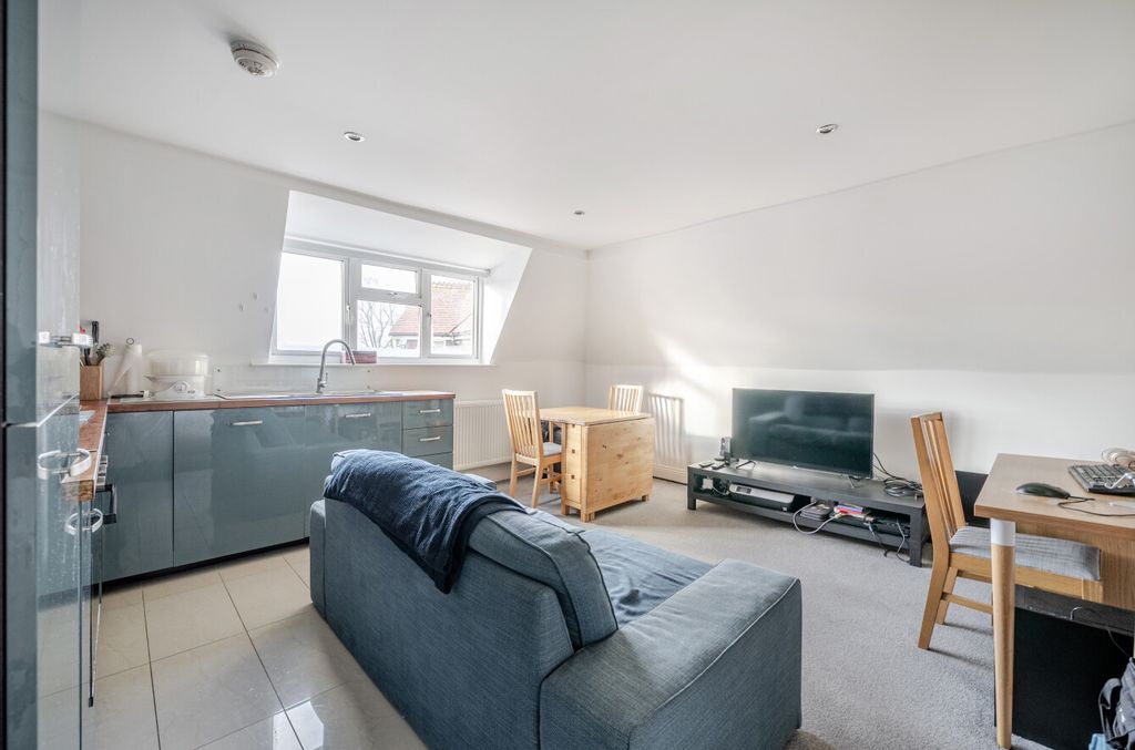 Property photo 3 of 14 1381422-12-691Dcb...