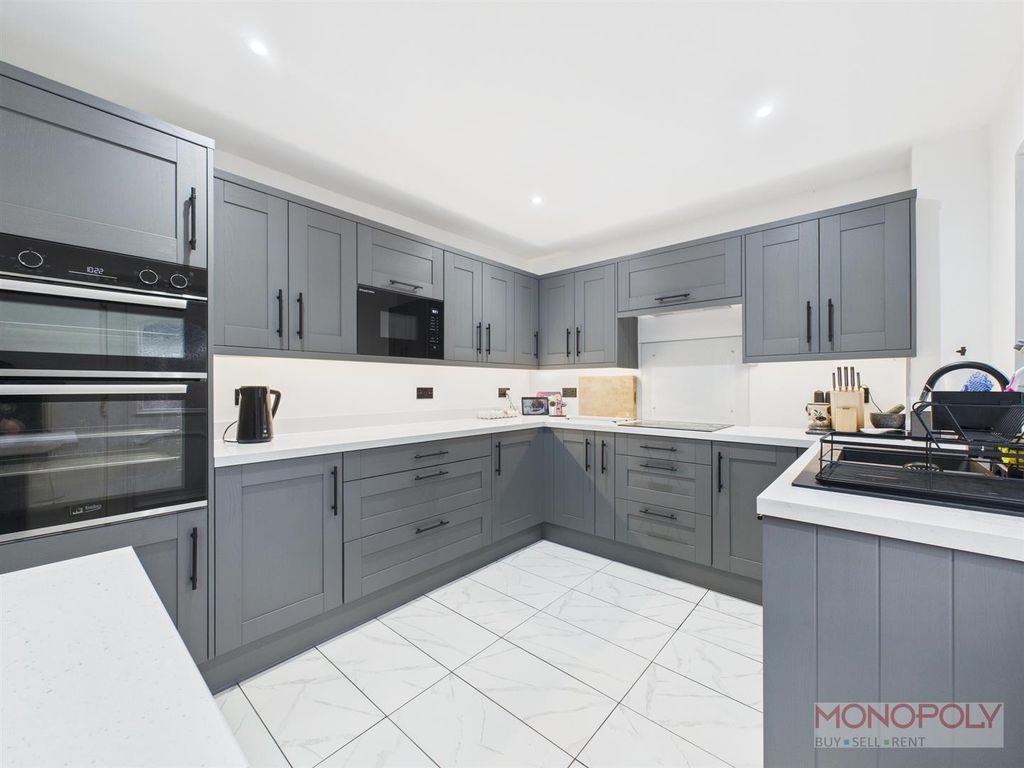 Property photo 3 of 28 Cam04439G0-Pr0192-Still001.Jpg