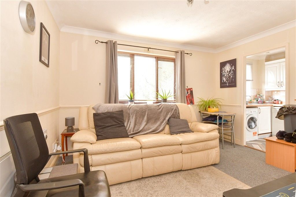 Property photo 1 of 4 Lounge