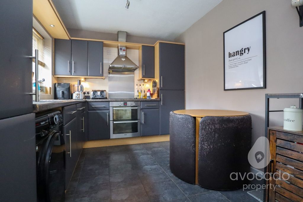Property photo 2 of 14 5247723