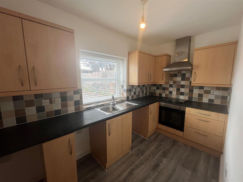 Property photo 2 of 9 Kitchen
