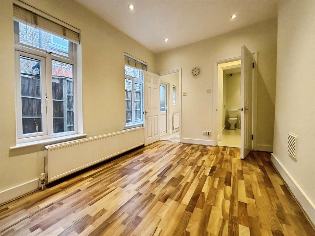 Property photo 3 of 10 Picture No. 23