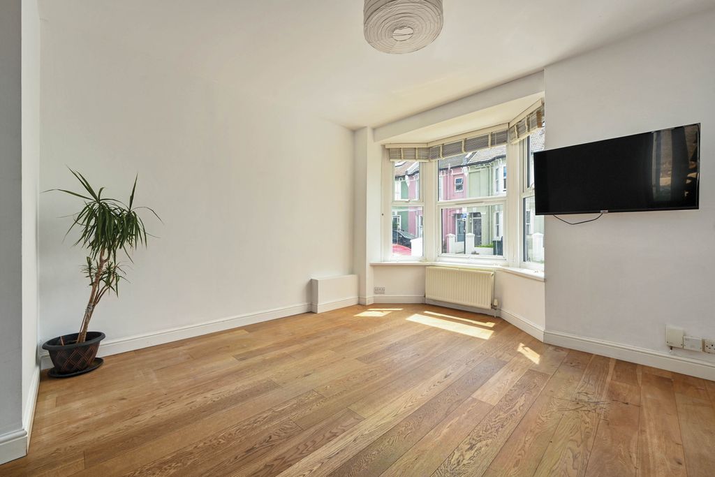 Property photo 3 of 11