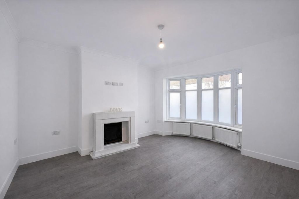 Property photo 3 of 17 Photo 19