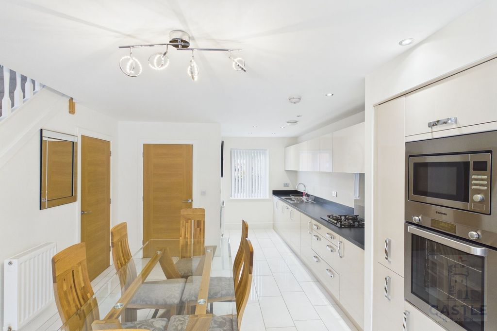 Property photo 3 of 27 Dining Area