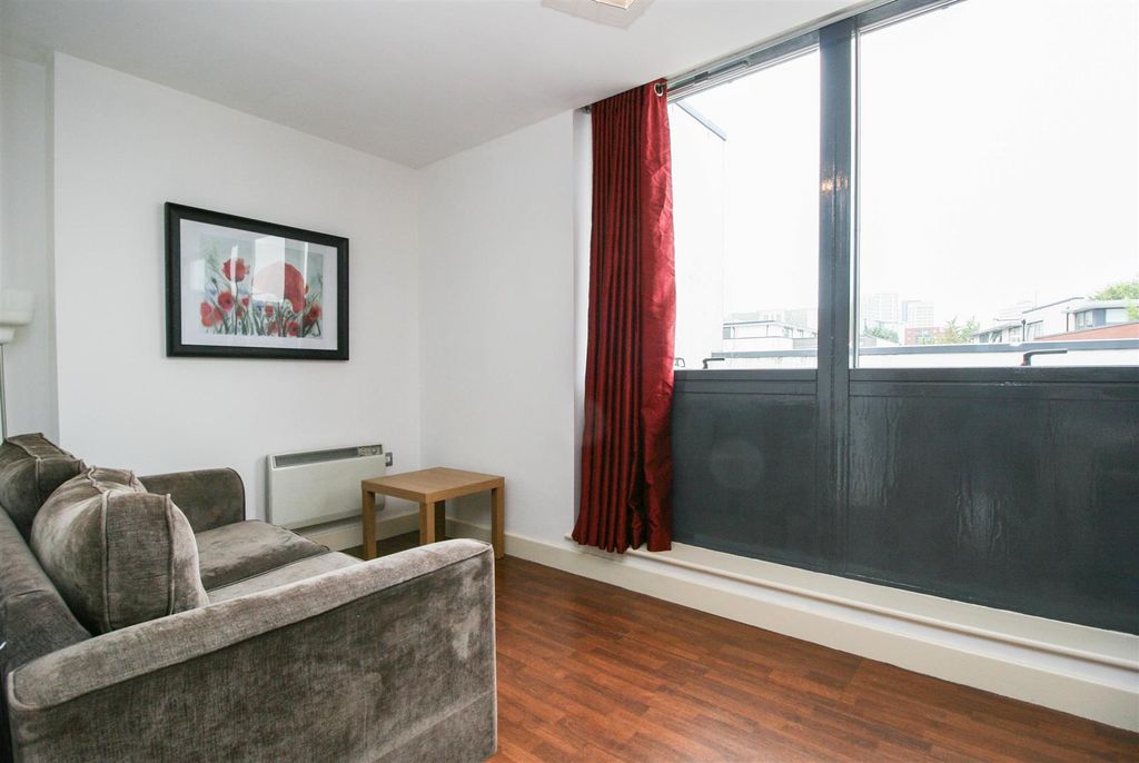 Property photo 2 of 9