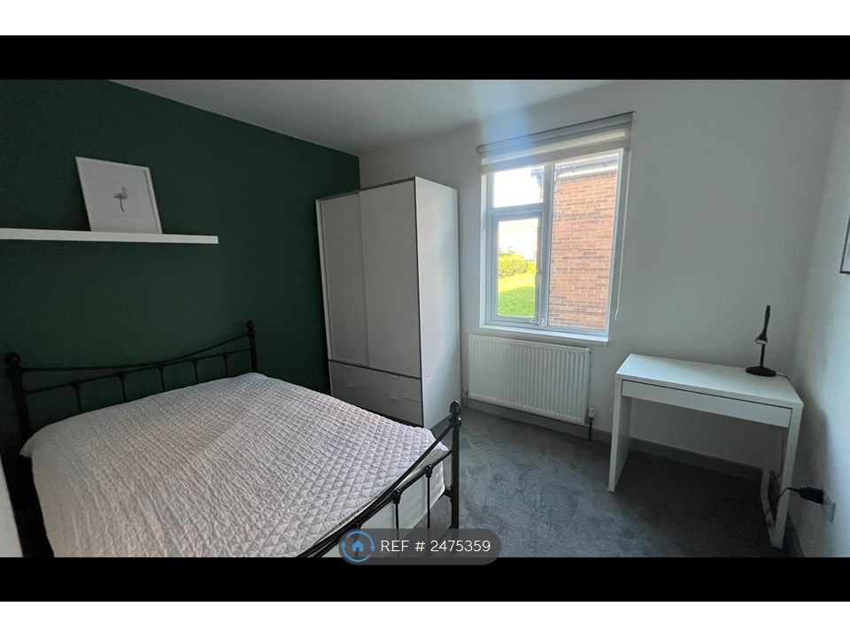 Property photo 2 of 12 Room 3 Upstairs