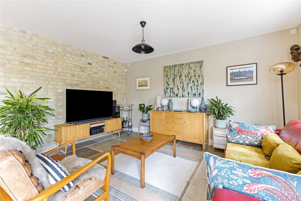 Property photo 3 of 16 Sitting Room