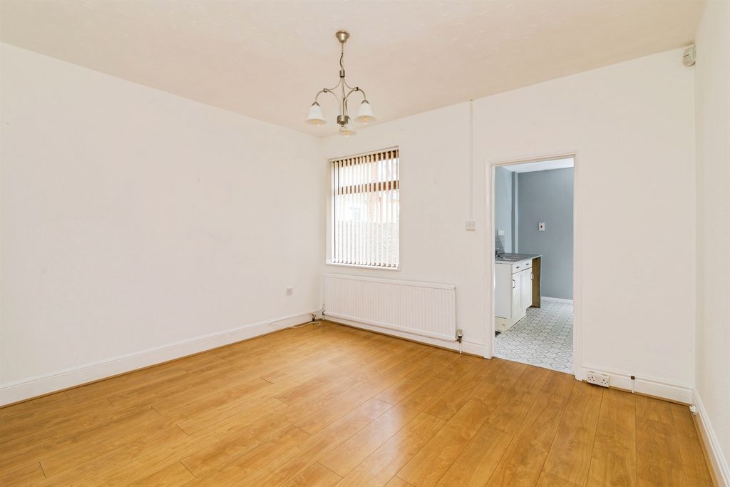 Property photo 3 of 11 Dining Room