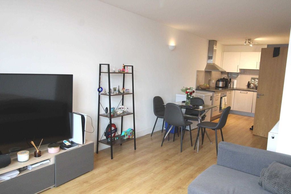 Property photo 2 of 9