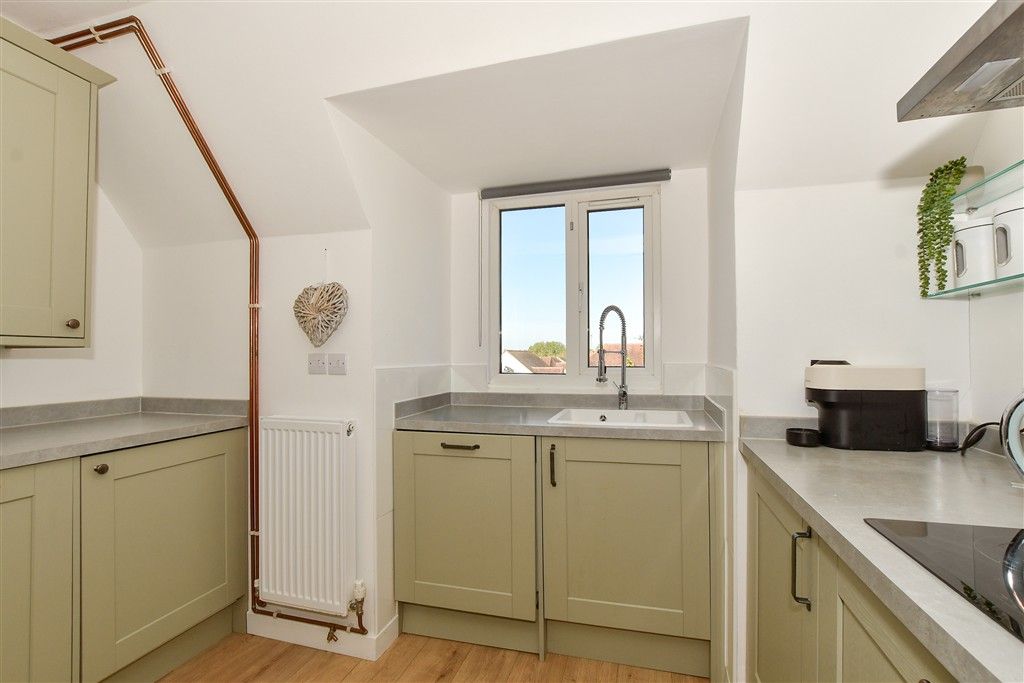 Property photo 3 of 11 Kitchen