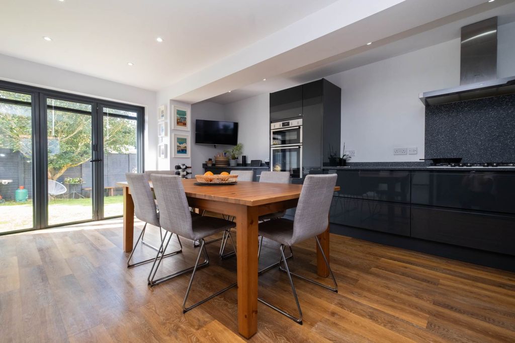 Property photo 2 of 21