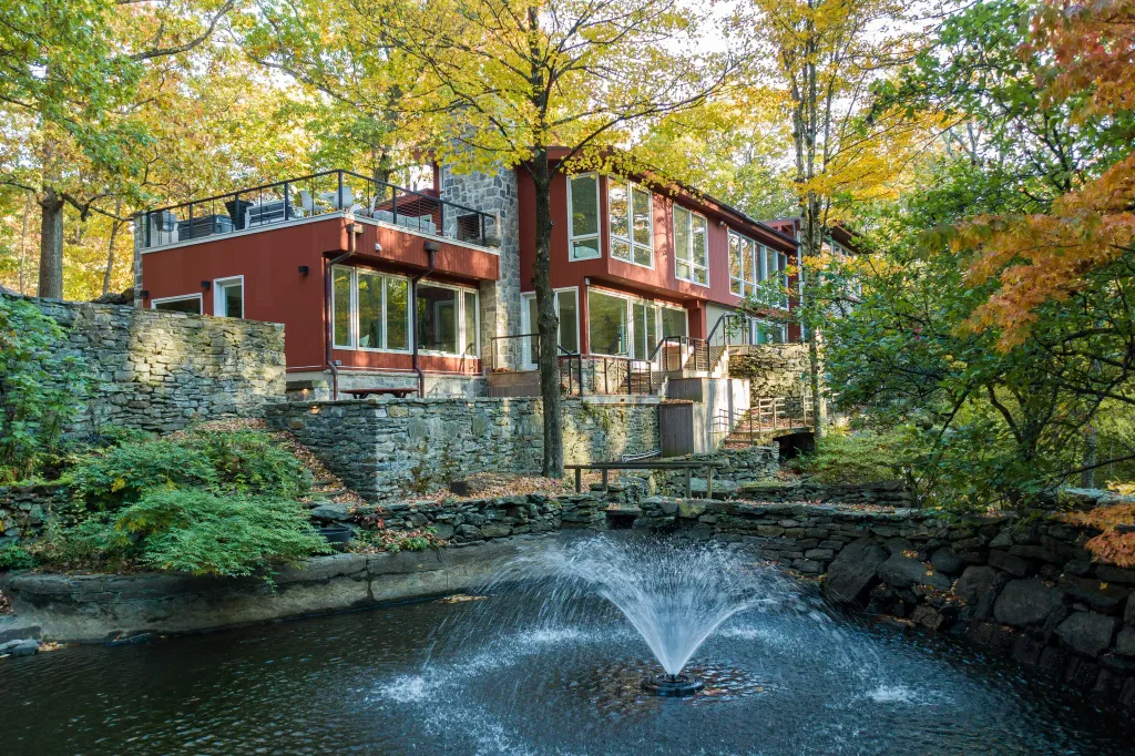 Property photo 1 of 31