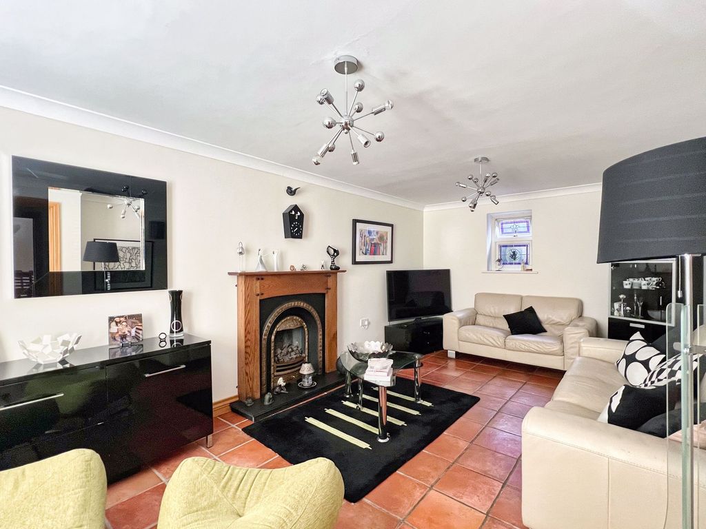 Property photo 2 of 19